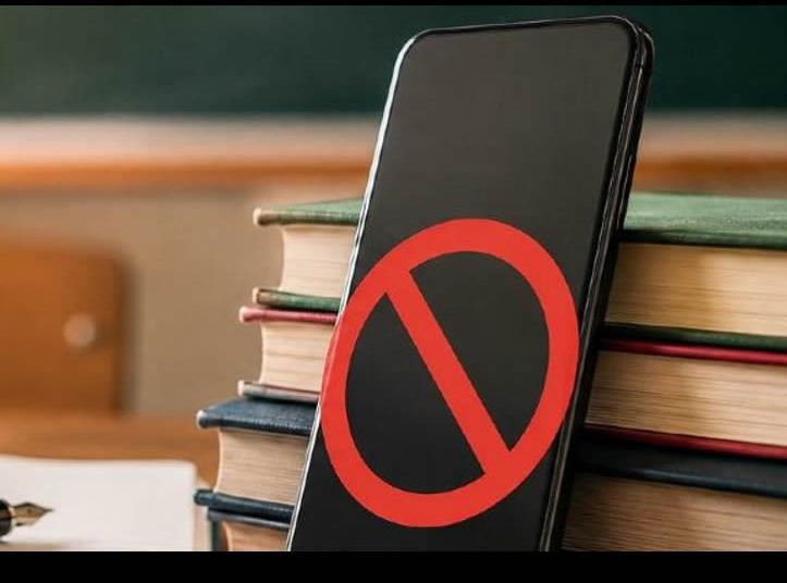 SEP publica reglas para celulares en aulas: prioriza enfoque formativo y asambleas con padres