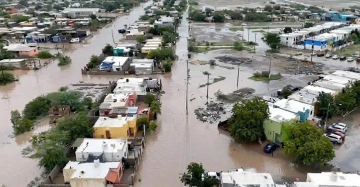 Lluvia inunda viviendas en colonias de Empalme tras copiosa lluvia de hasta 164 milímetros