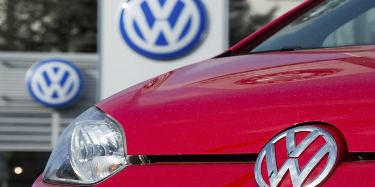 Volkswagen aprueba Plan de Futuro 2030; contempla 50 mil despidos y deja en duda el futuro de Seat
