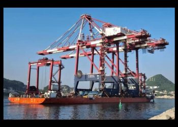 Navegan a Guaymas dos grúas portacontenedores para la modernización del puerto