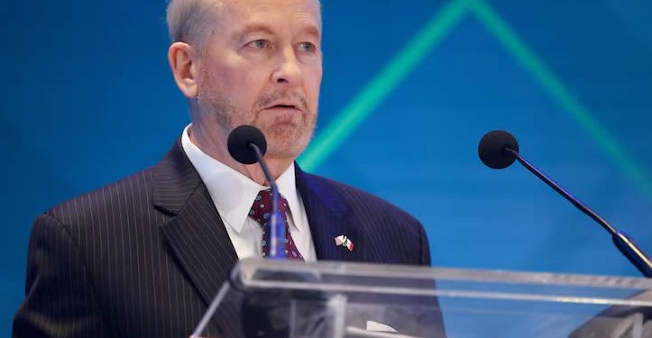 Ronald Johnson, embajador de EEUU, pide a México golpear las finanzas de los cárteles