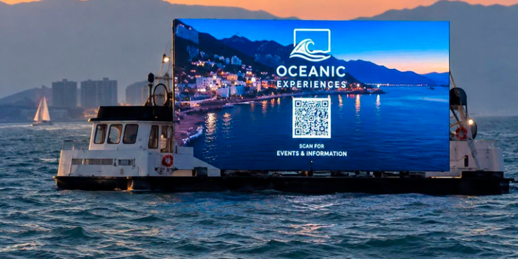 ¿Publicidad En El Mar? Pantalla Gigante Desata Críticas En Puerto Vallarta