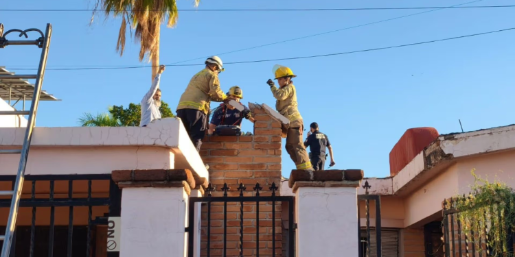 Hombre Ingresa a Casa por Chimenea y Queda Atrapado por Dos Días en Hermosillo