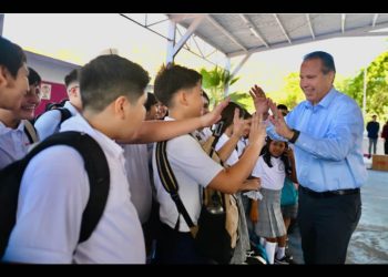 Realiza Astiazarán donación de equipo de cómputo a secundaria 9, “Arq. Gustavo F. Aguilar Beltrán” en inicio de ciclo escolar