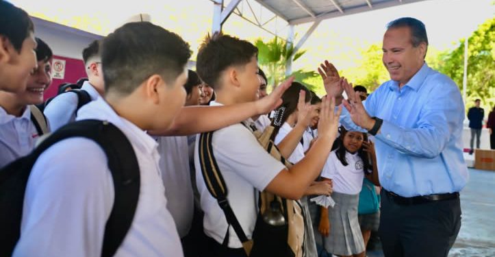 Realiza Astiazarán donación de equipo de cómputo a secundaria 9, “Arq. Gustavo F. Aguilar Beltrán” en inicio de ciclo escolar