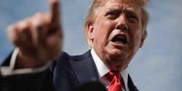 Trump impone a Canadá nuevas prohibiciones de importación, incluyendo alcohol
