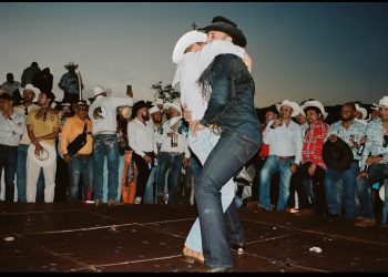 Una quedada de vaqueros gais en México: ‘caballitos’ de tequila, cumbia sonidera y besos
