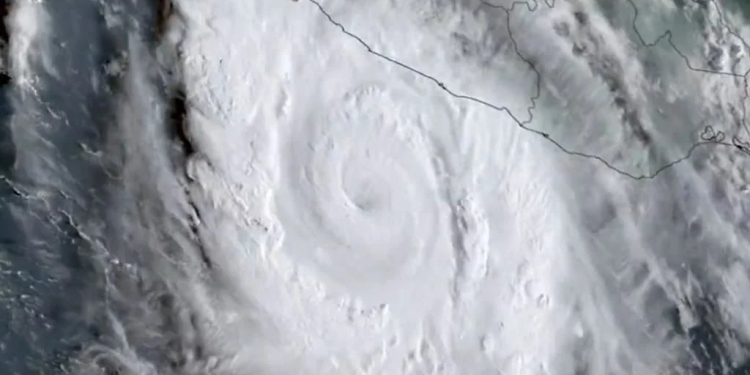 Amenaza “Polo” como huracán a Baja California Sur y como tormenta a Sonora
