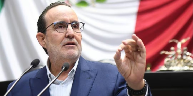 Elemento de la PESP Atropella a Sujeto Sentado en una Banqueta en Hermosillo