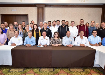 Lorenia Valles se reúne con integrantes del Consejo Sindical y Social Permanente de Sonora