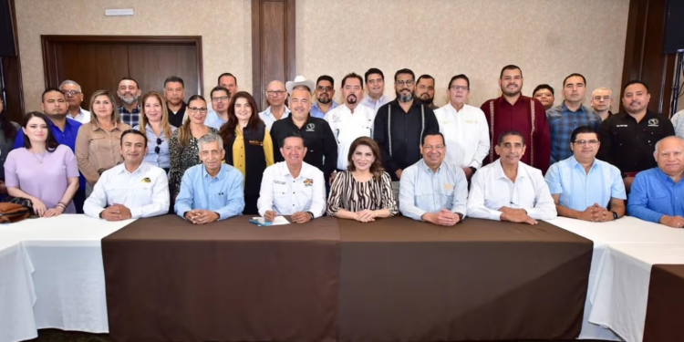 Lorenia Valles se reúne con integrantes del Consejo Sindical y Social Permanente de Sonora