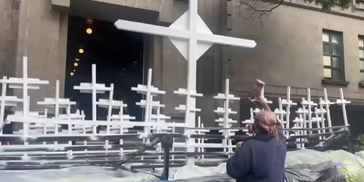 Restauran antimonumento de la Guardería ABC frente a la SCJN para filmar película de Gael García