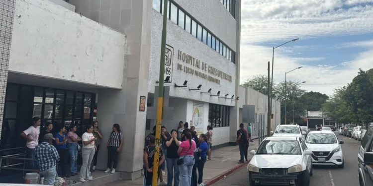 Camión de Transporte Público se Incendia en Hermosillo; Pasajeros Lograron Ponerse a Salvo