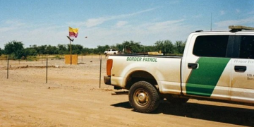 Acosa DHS a tribu que rechaza el muro