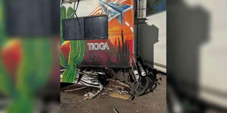 Influencer argentino denuncia choque a su casa rodante en Magdalena; busca que el responsable pague los daños