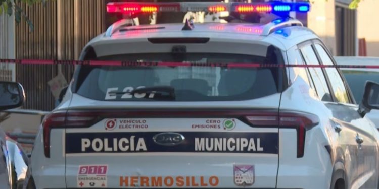 Mujer e Hijo Menor de Edad Resultaron Lesionados tras Volcar Vehículo en Hermosillo