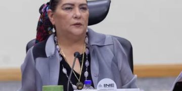 Chofer de Guadalupe Taddei aparece como apoderado de empresa proveedora del INE