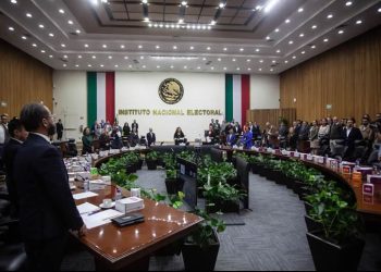 Albazo en el INE: antes de la renuncia de Taddei eligen consejeros de OPLES