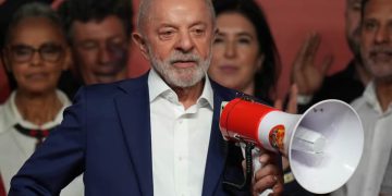 Lula pretende movilizar a los abstencionistas para consumar el milagro y vencer a Bolsonaro en Brasil