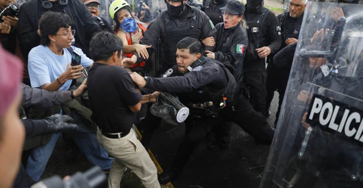 Sheinbaum pide aclarar detenciones tras protesta por agua contaminada en Jalisco