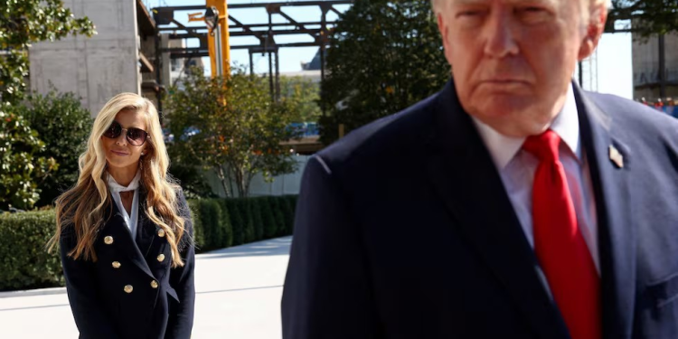Trump despide a la portavoz de prensa de la Casa Blanca cinco días después de nombrarla
