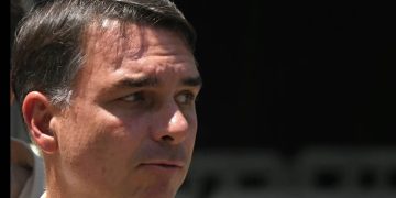 Flávio Bolsonaro desiste de impugnar elección de Lula y su partido reconoce su derrota
