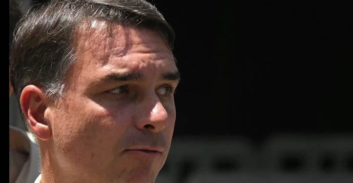 Flávio Bolsonaro desiste de impugnar elección de Lula y su partido reconoce su derrota