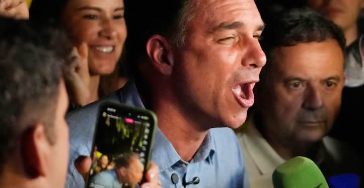 Bolsonaro vence a Lula en primera vuelta de las elecciones y acaricia el retorno de la ultraderecha al poder en Brasil