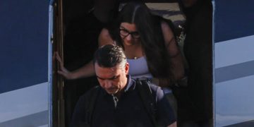 Flávio Bolsonaro llega a Miami tras huir de Brasil después de perder las elecciones