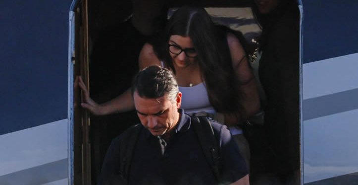 Flávio Bolsonaro llega a Miami tras huir de Brasil después de perder las elecciones