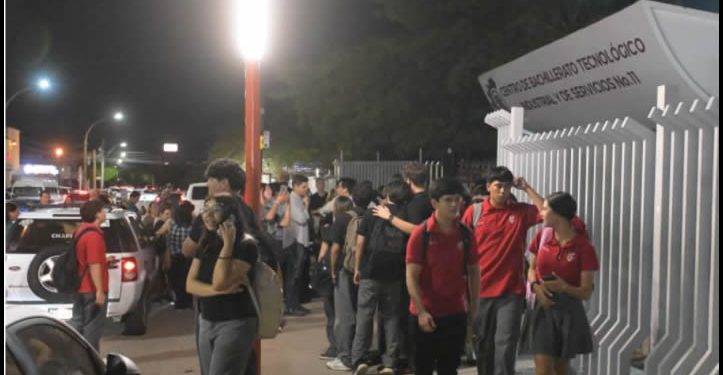 Entrega Toño Astiazarán corredor Camina Segura en las Bugambilias
