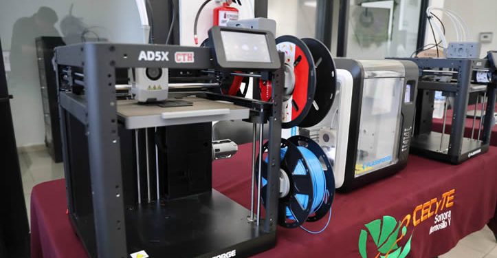 Cecyte Sonora e industria automotriz inauguran laboratorio de Mecatrónica con donación de robot industrial