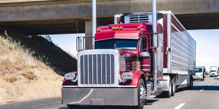 Texas permite el uso de diésel rojo en carreteras ante alza de precios
