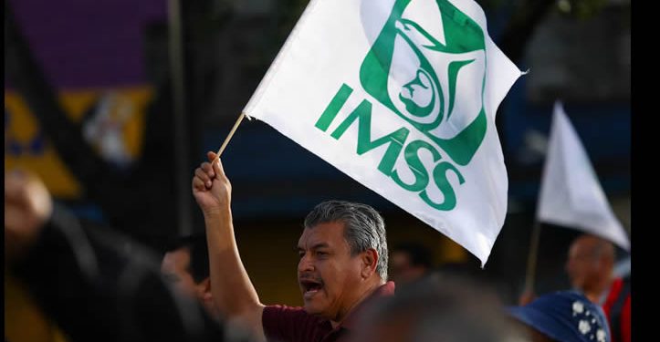 Tras reconocer fallas en sistema de salud, Sheinbaum presenta grupo de expertos que modernizará el IMSS, promete avances en un mes