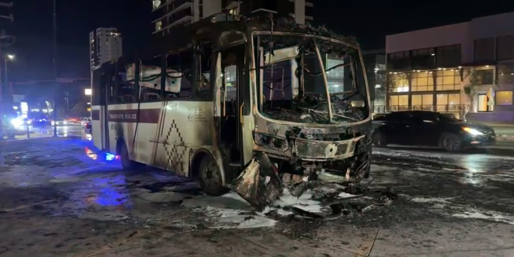 Camión de Transporte Público se Incendia en Hermosillo; Pasajeros Lograron Ponerse a Salvo