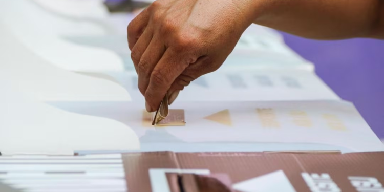 Elecciones 2027: INE permitirá votar desde casa a personas con discapacidad y sus cuidadores; interesados deben pedir incorporación