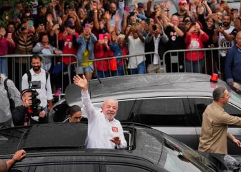 Júbilo popular y desplome del mercado bursátil tras el triunfo de Lula da Silva en Brasil