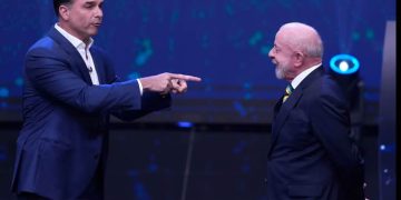 Lula y Flávio Bolsonaro intercambian acusaciones de corrupción en su primer debate para la segunda vuelta