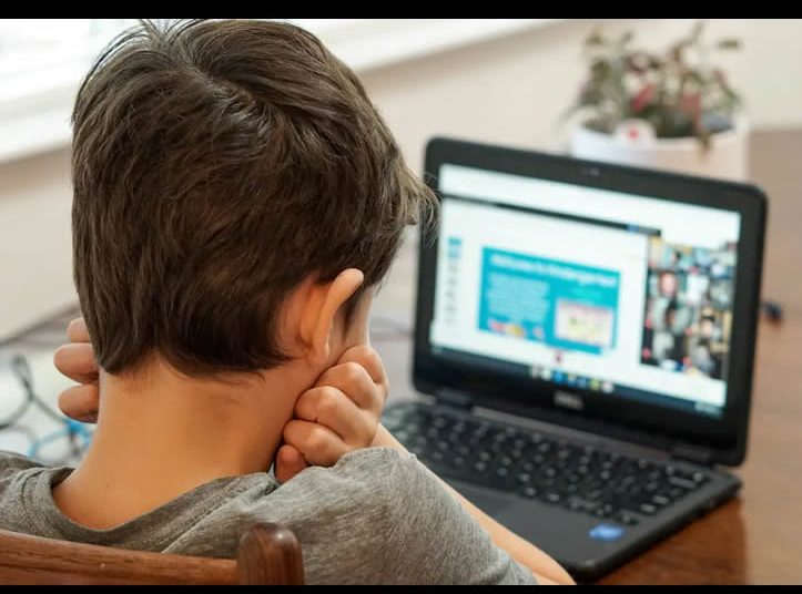 Explotación infantil digital: así operan las redes criminales en WhatsApp y Facebook en CDMX