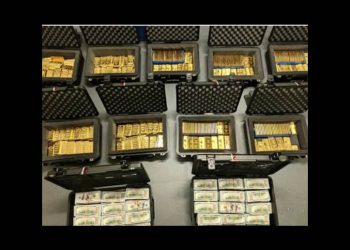 Hallan 298 lingotes de oro que costaron 826 millones de pesos en casa de exfuncionario de la CIA