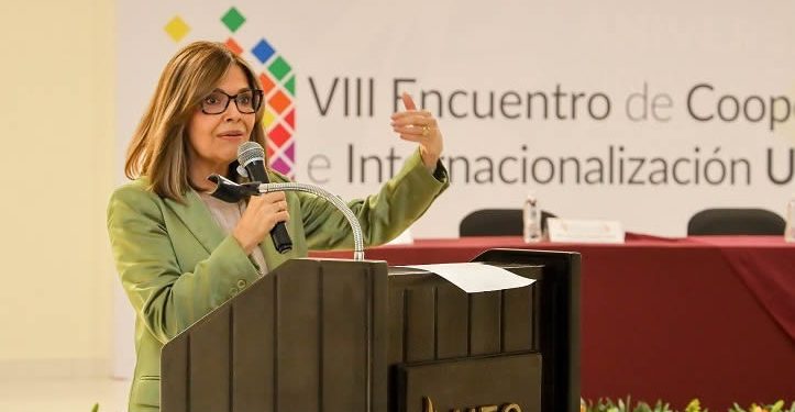 Martha Patricia Patiño dicta conferencia magistral en el VIII Encuentro de Cooperación e Internacionalización de la UDUALC