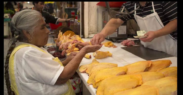 Gobierno garantiza el abasto de pollo y descarta alza de precios tras freno a importaciones desde Brasil