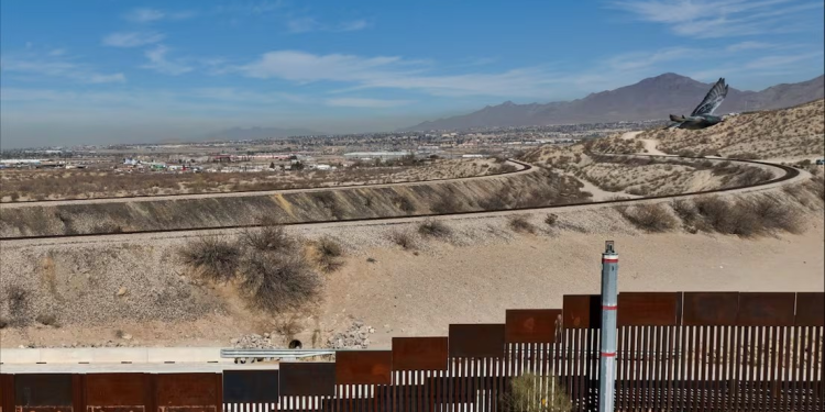 Trump prohíbe drones en la frontera con México; derribarán cualquier unidad de los cárteles con láseres