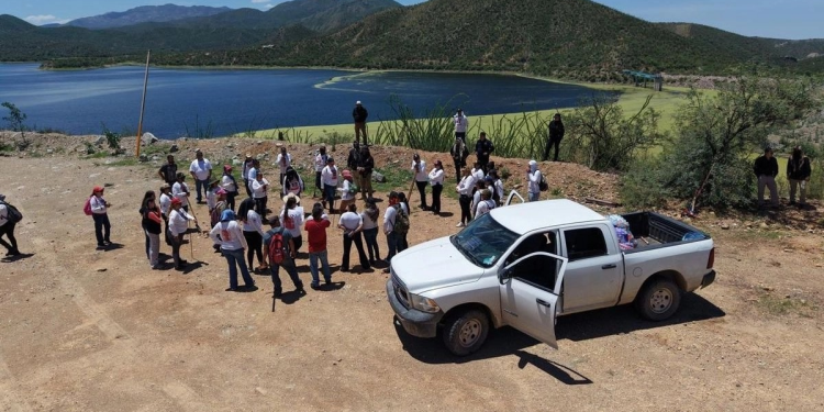 Colectivos realizan jornada de búsqueda de desaparecidos en la presa El Comaquito en Ímuris