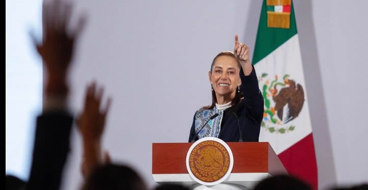 Sheinbaum instruye a Zoé Robledo establecer mesa de negociación salarial con trabajadores del IMSS