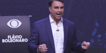 Flávio Bolsonaro se declara «verdadero presidente electo de Brasil»