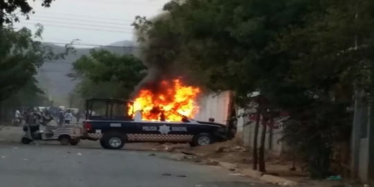 Elemento de la PESP Atropella a Sujeto Sentado en una Banqueta en Hermosillo