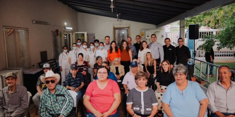 Apoyan Toño Astiazarán y Patty Ruibal a Casa Hogar con paneles solares y eficiencia energética