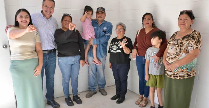 Beneficia Toño Astiazarán a familias de El Ranchito con cuartos adicionales en su vivienda