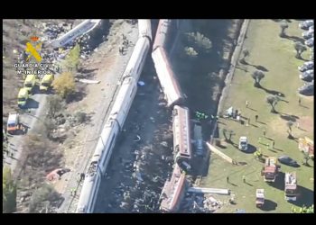 Suben a los 68 muertos por choque de trenes de alta velocidad en España